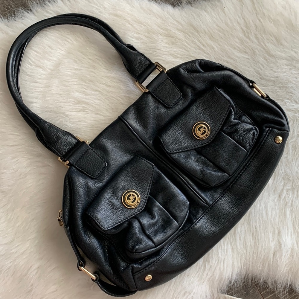 Michael Kors | black leather shoulder bag